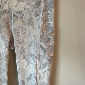 Lululemon Speed Up Tight 25" - Jasmine White Multi - Size 4